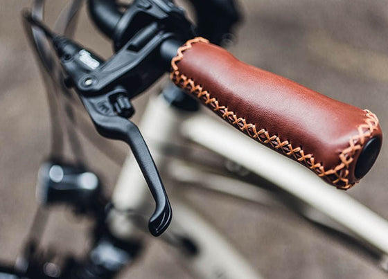 Riese & Muller Cruiser E-Bike - grips and magura hydraulic disc brakes
